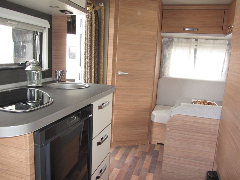 En venta Weinsberg Caraone 390 Blanco 2022 Sevilla foto 7