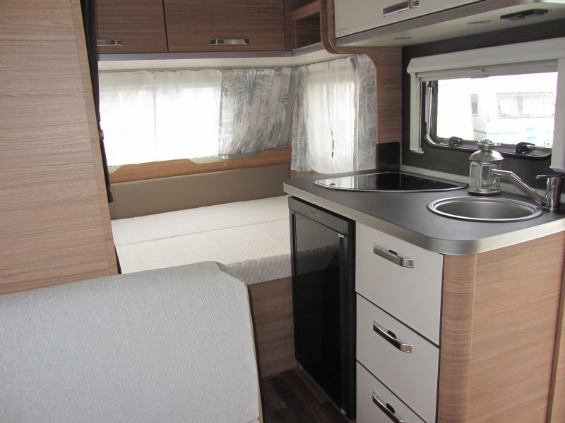 En venta Weinsberg Caraone 390 Blanco 2022 Sevilla foto 9