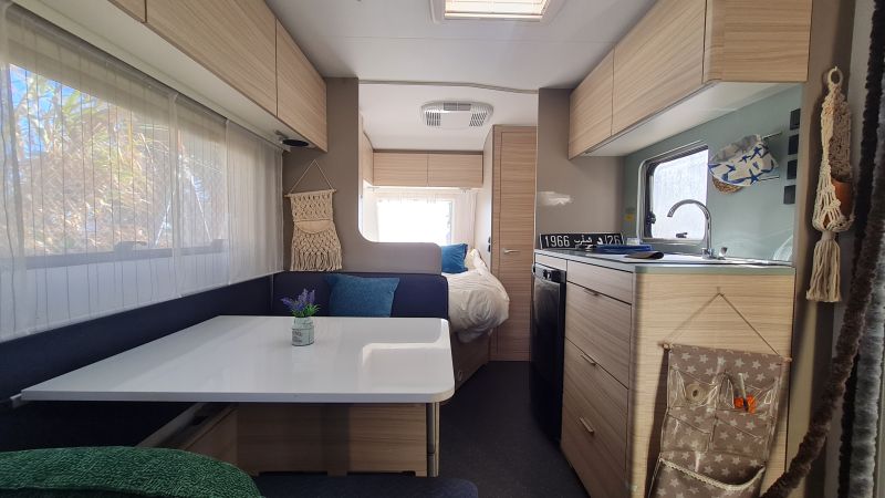 En venta Adria Caravana Adria Altea 472 PK (2021) FULL EQUIP. Reestreno Blanco 2021 Barcelona foto 10