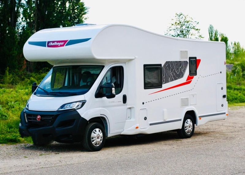 En venta Challenger 246 Blanco 2024 Valladolid foto 1