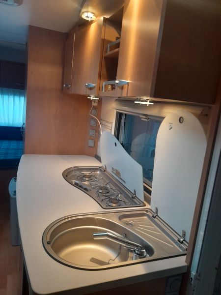 En venta Knaus Sudwind 550 Blanco 2009 Barcelona foto 5