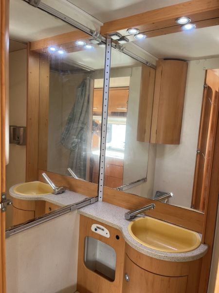 En venta Hymer / Eriba / Hymercar Camp Classic 644 Metálico 2006 Sevilla foto 9