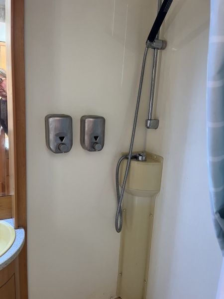 En venta Hymer / Eriba / Hymercar Camp Classic 644 Metálico 2006 Sevilla foto 13