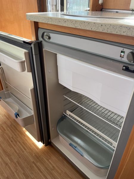 En venta Hymer / Eriba / Hymercar Camp Classic 644 Metálico 2006 Sevilla foto 14