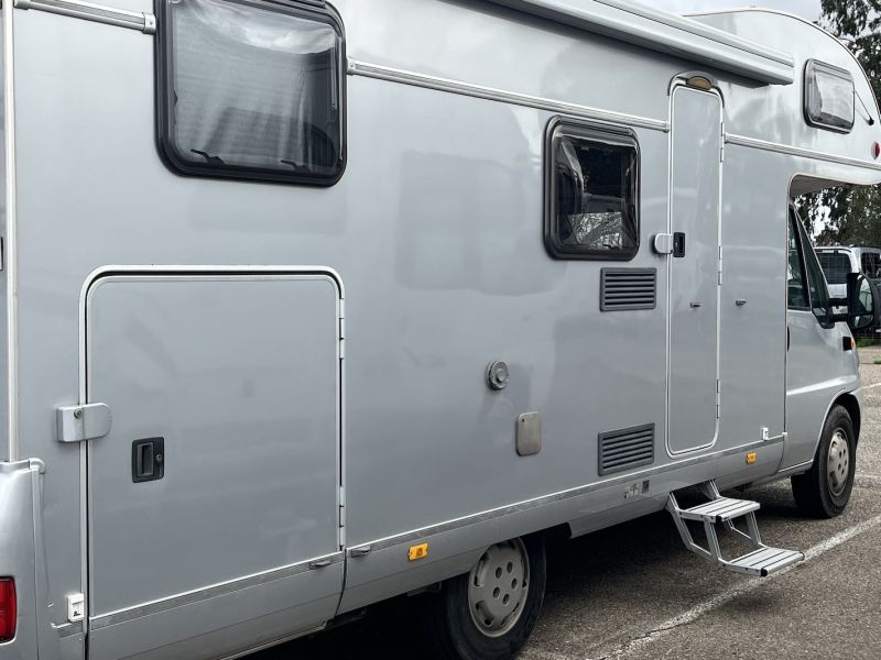 En venta Hymer / Eriba / Hymercar Camp Classic 644 Metálico 2006 Sevilla foto 15