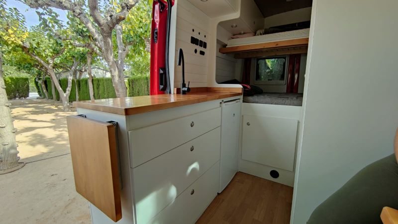 En venta Ford TRANSIT 350  H3 L3  TRENF 2.0 170 Rojo 2017 Tarragona foto 7