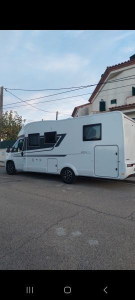 En venta Adria Matrix Axess 670SC Blanco 2023 Tarragona foto 1