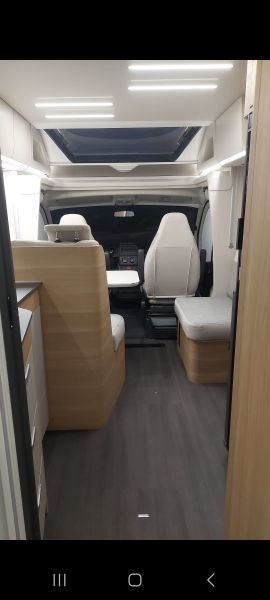 En venta Adria Matrix Axess 670SC Blanco 2023 Tarragona foto 8