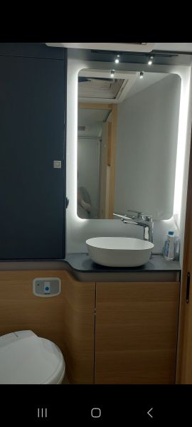 En venta Adria Matrix Axess 670SC Blanco 2023 Tarragona foto 9