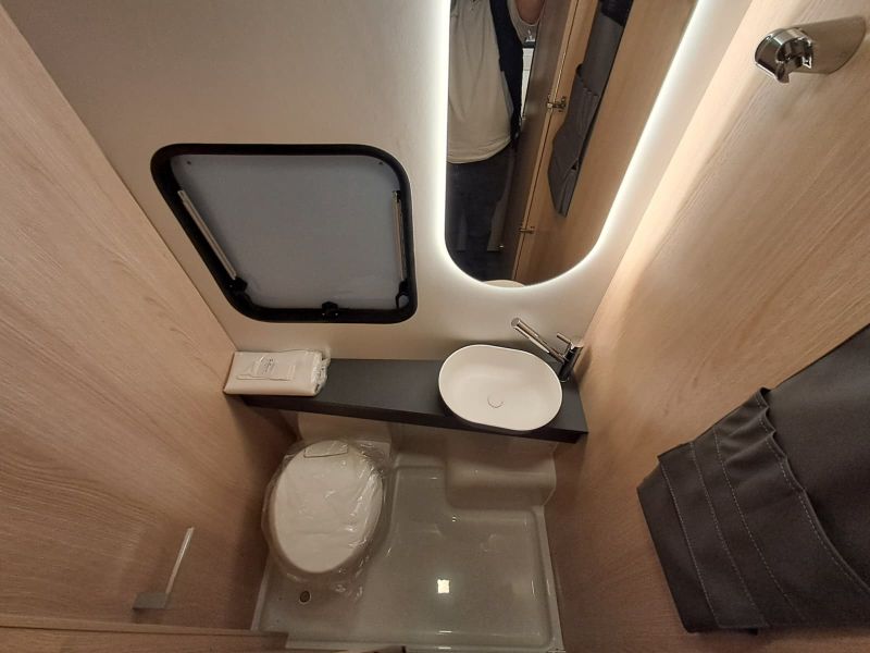 En venta Adria Adria Aviva Lite 750 KG 360 DK -01 New Version 2026 Blanco 2026 Barcelona foto 15