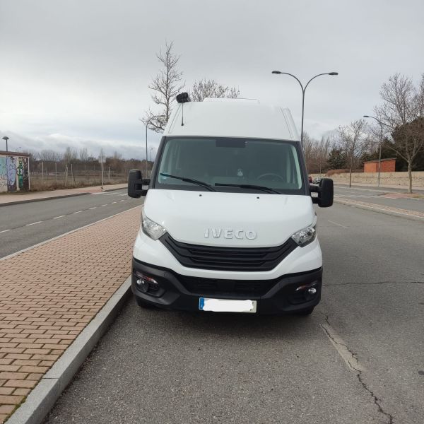 En venta Iveco DAILY CAMPER Blanco 2022 Madrid foto 1