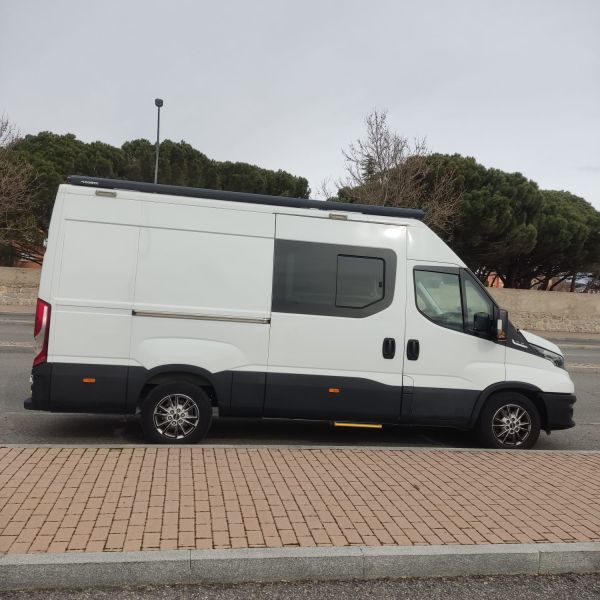 En venta Iveco DAILY CAMPER Blanco 2022 Madrid foto 2