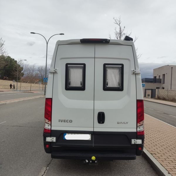 En venta Iveco DAILY CAMPER Blanco 2022 Madrid foto 3