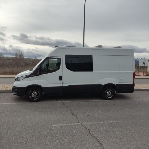 En venta Iveco DAILY CAMPER Blanco 2022 Madrid foto 4