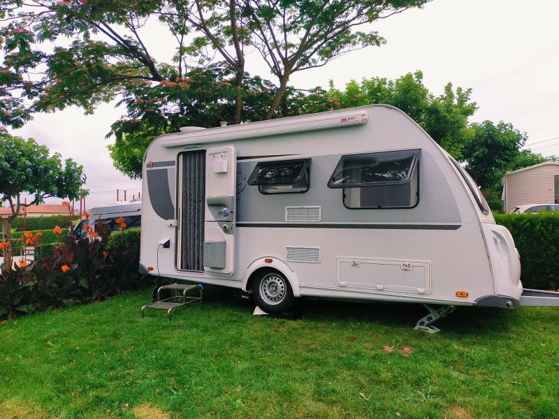 En venta Knaus Sport 420 QD con PATAS ELÉCTRICAS Blanco 2017 Granada foto 2