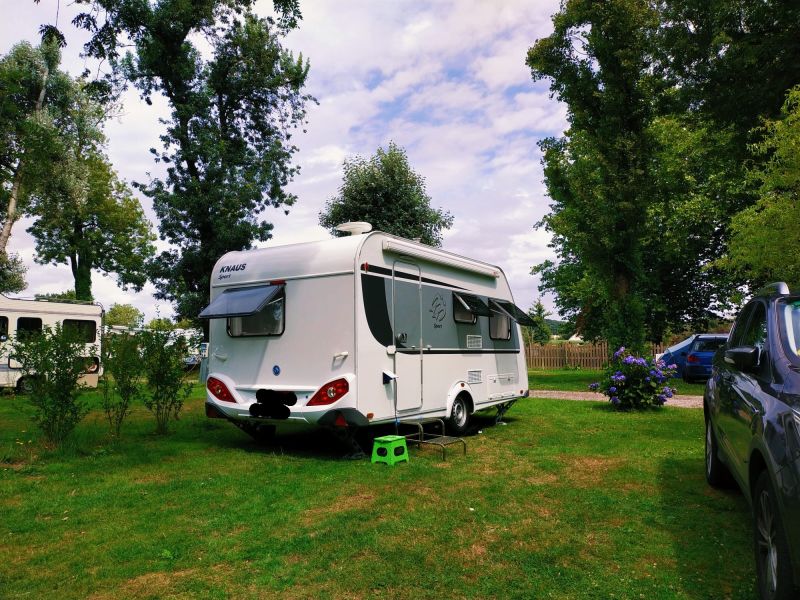 En venta Knaus Sport 420 QD con PATAS ELÉCTRICAS Blanco 2017 Granada foto 3