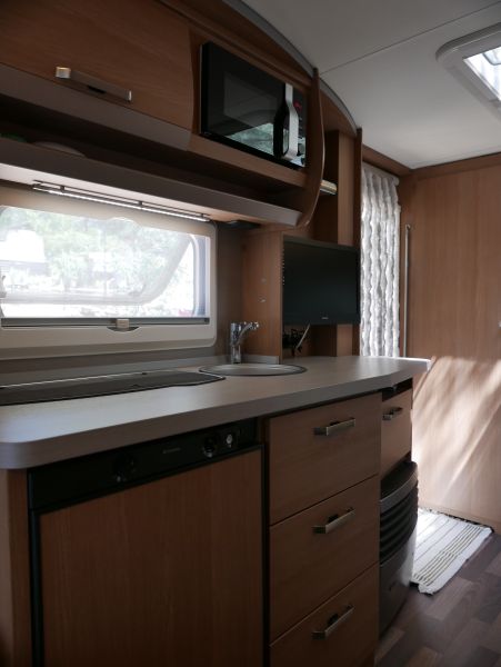 En venta Knaus Sport 420 QD con PATAS ELÉCTRICAS Blanco 2017 Granada foto 17