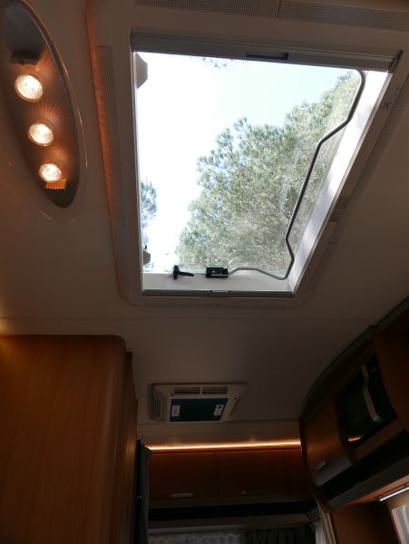 En venta Knaus Sport 420 QD con PATAS ELÉCTRICAS Blanco 2017 Granada foto 18