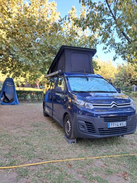 En venta Citroën Jumpy Camperizada 1.6BlueHdi Azul 2017 Burgos foto 1