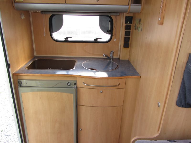 En venta Sunroller PRINCESS 400 CP Blanco 2003 Sevilla foto 7