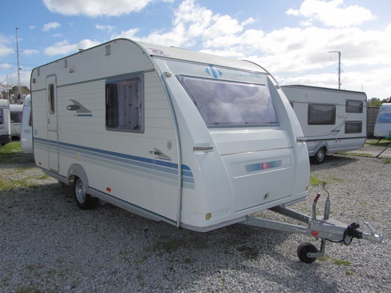 En venta Adria ADORA 462 PH Blanco 2007 Sevilla foto 1