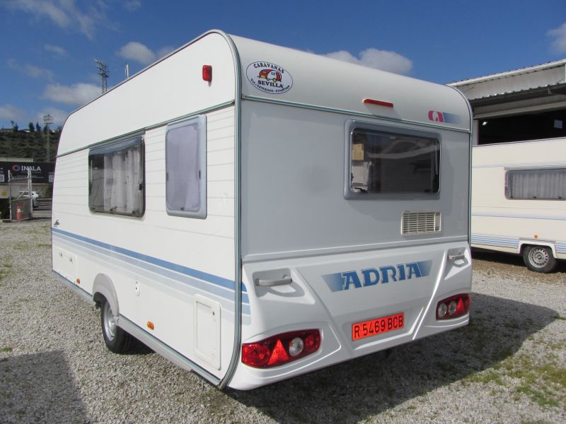 En venta Adria ADORA 462 PH Blanco 2007 Sevilla foto 3