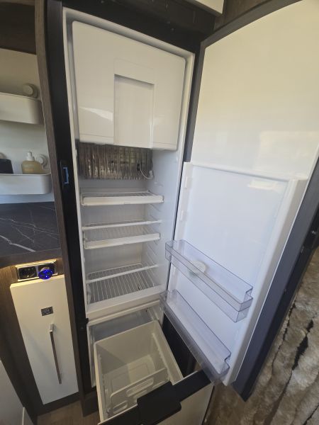 En venta Benimar Tessoro 481 Blanco 2024 Málaga foto 26