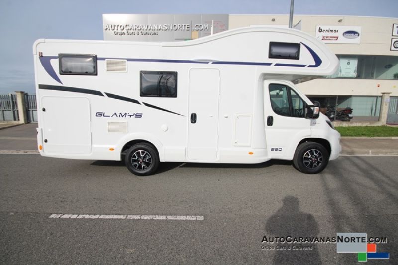 En venta McLouis Glamys 220 140CV Nuevo Blanco 2021 Álava foto 1