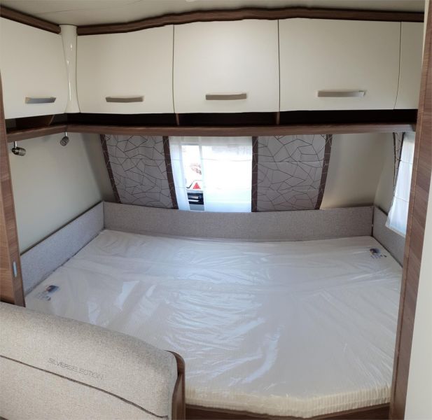 En venta Knaus Sport 500 QDK Silver Selection  Blanco 2021 Lugo foto 4