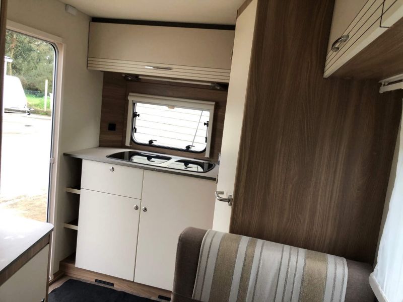 En venta Bürstner Premio Life 420 TS Blanco 2019 Pontevedra foto 4