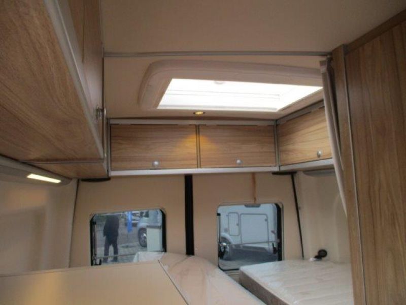 En venta Hymer / Eriba / Hymercar Camper 4x4 Canyon  Blanco 2022 Madrid foto 2