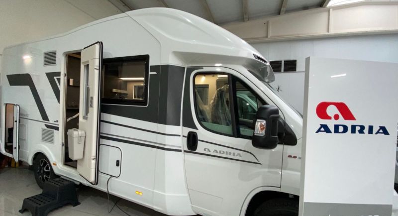 En venta Adria Matrix Plus 600DT Blanco 2021 Navarra foto 1