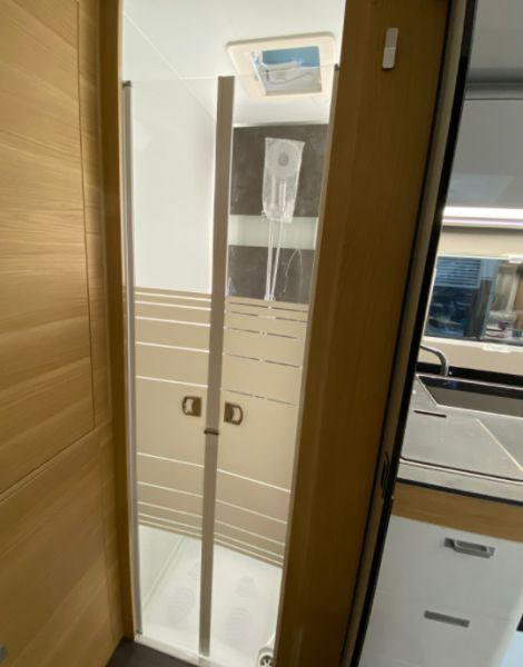 En venta Adria Matrix Plus 600DT Blanco 2021 Navarra foto 5