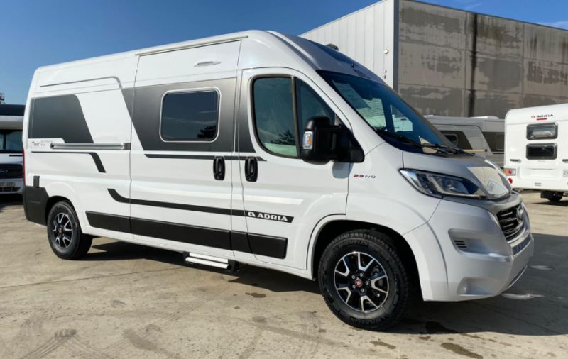 En venta Adria Twin Plus 600SPB Family Blanco Nuevo Blanco 2021 Navarra foto 1