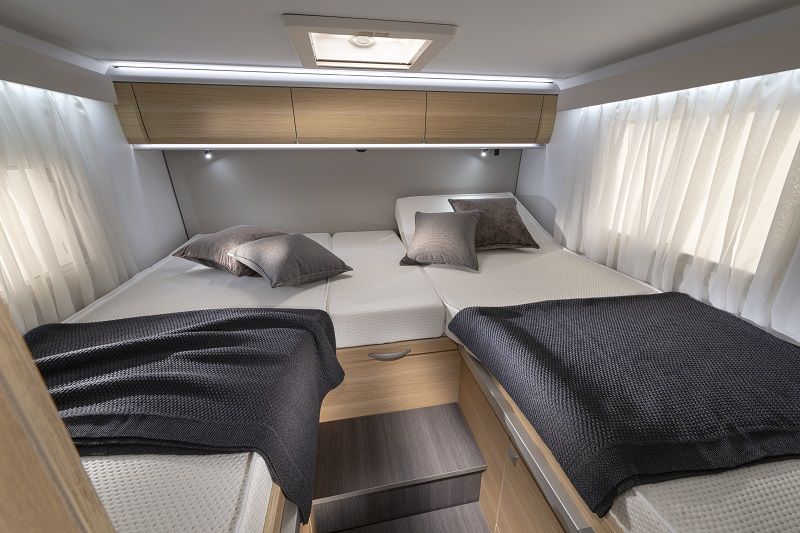 En venta Adria Matrix Axess 670 SC Blanco 2023 Madrid foto 7