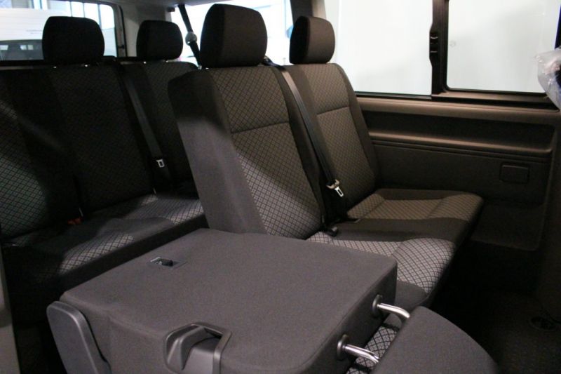 En venta Volkswagen Caravelle 6.1 Origin 110CV Blanco 2021 Barcelona foto 3