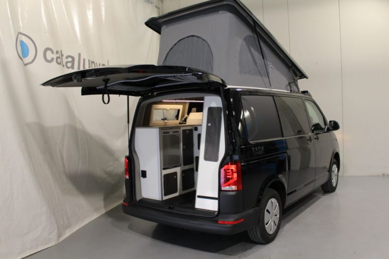 En venta Volkswagen Catvango Taga T6.1 150CV Negro 2021 Barcelona foto 2