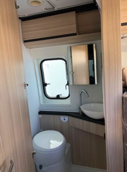 En venta Adria Twin Axess 600 Sp Blanco 2020 Barcelona foto 8