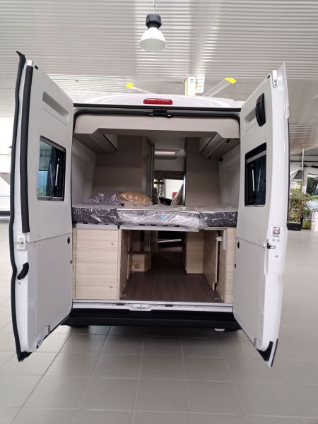 En venta Adria Twin Plus 600 SPB Nueva Blanco 2021 Álava foto 4