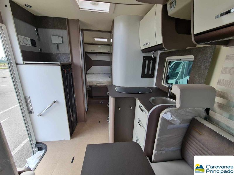 En venta Bürstner Lyseo Privilege T 736 2021 Blanco 2021 Asturias foto 3