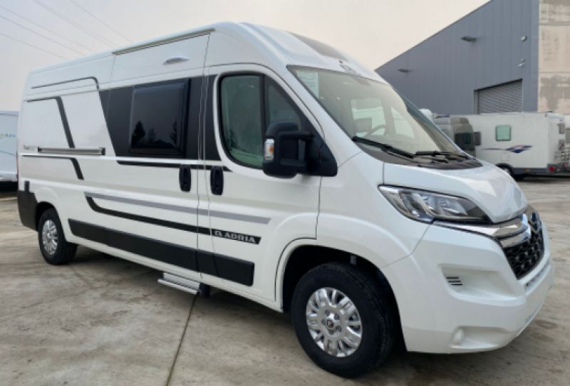 En venta Adria Twin Axess 600SPB Family Nueva Blanco 2021 Navarra foto 1