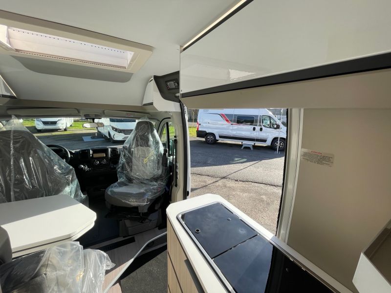 En venta Adria Twin Plus Supreme 600 SPB Family Blanco 2022 Pontevedra foto 3