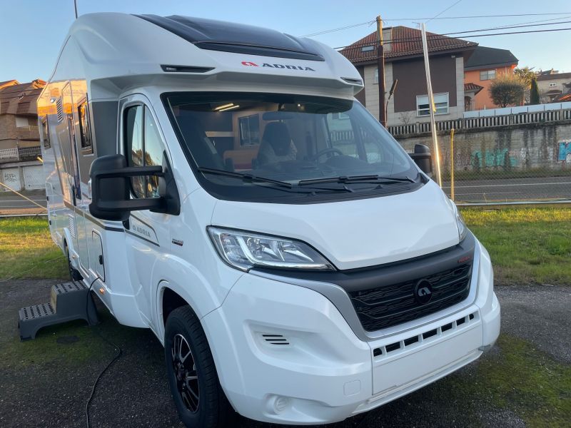 En venta Adria Matrix Plus 670 DC 2022 Blanco 2022 Pontevedra foto 1