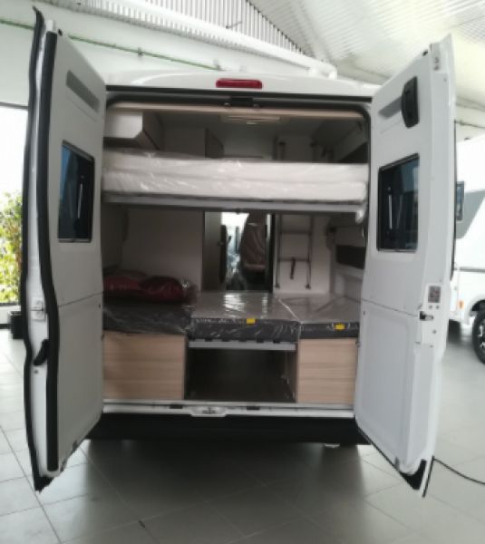 En venta Adria Twin Axess 600SP Family 140cv 2021 Álava foto 2