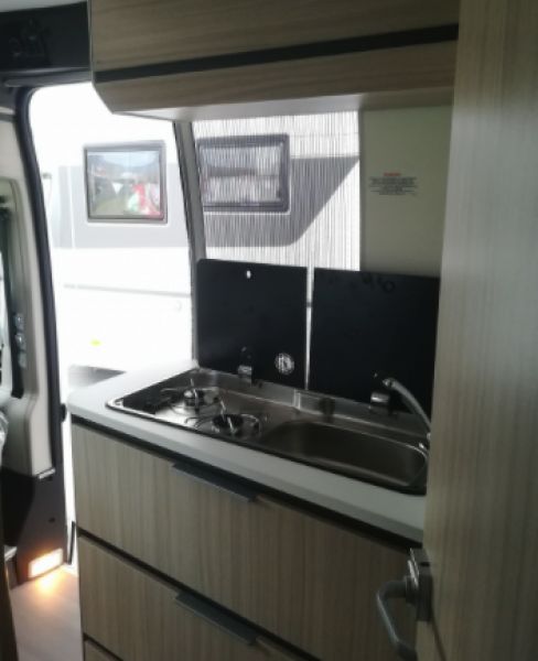 En venta Adria Twin Axess 600SP Family 140cv 2021 Álava foto 3