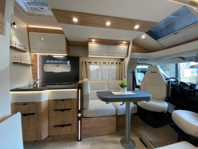 En venta Pilote 746FC Exclusive Edition modelo 2023 Blanco 2023 Asturias foto 2