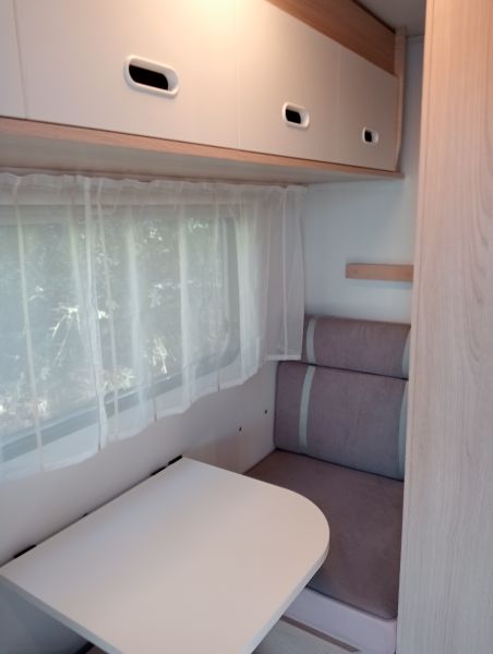 En venta Adria AVIVA 370 DD Blanco 2021 Madrid foto 4