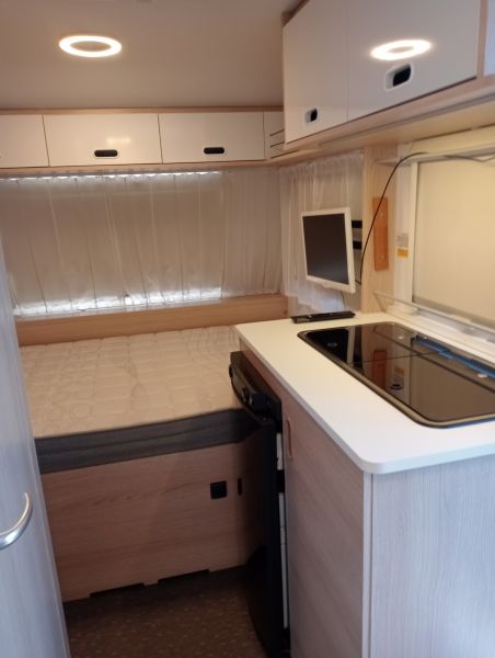 En venta Adria AVIVA 370 DD Blanco 2021 Madrid foto 6