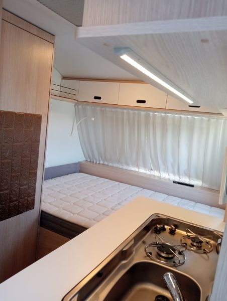 En venta Adria AVIVA 370 DD Blanco 2021 Madrid foto 10