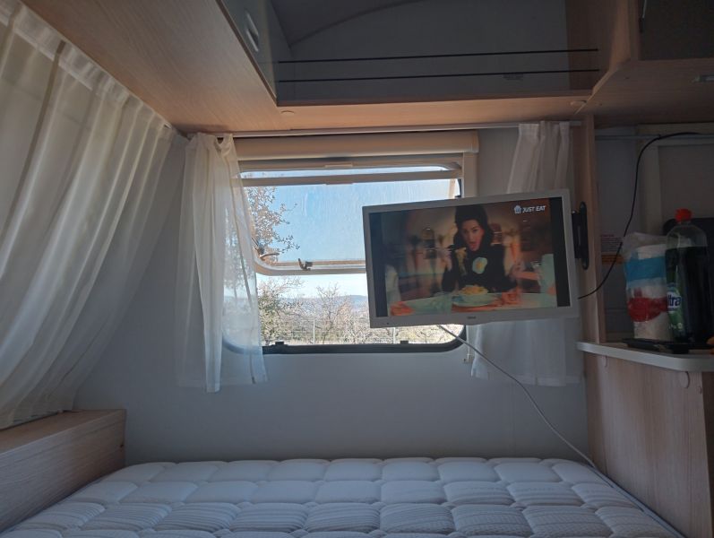 En venta Adria AVIVA 370 DD Blanco 2021 Madrid foto 14
